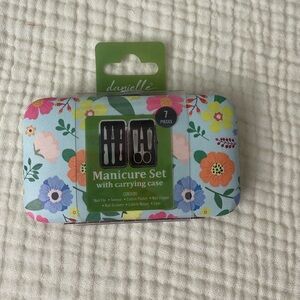 NWT Danielle Creations Manicure Set w carrying case blue w flowers. 7 pieces.